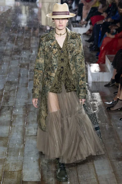 Look 7